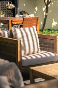 Tips for Creating a Cozy and Inviting Outdoor Living Space